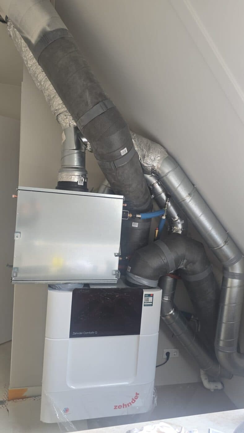 ComfoPost-kanaalkoeler geplaatst op een Zehnder ComfoAir Q
