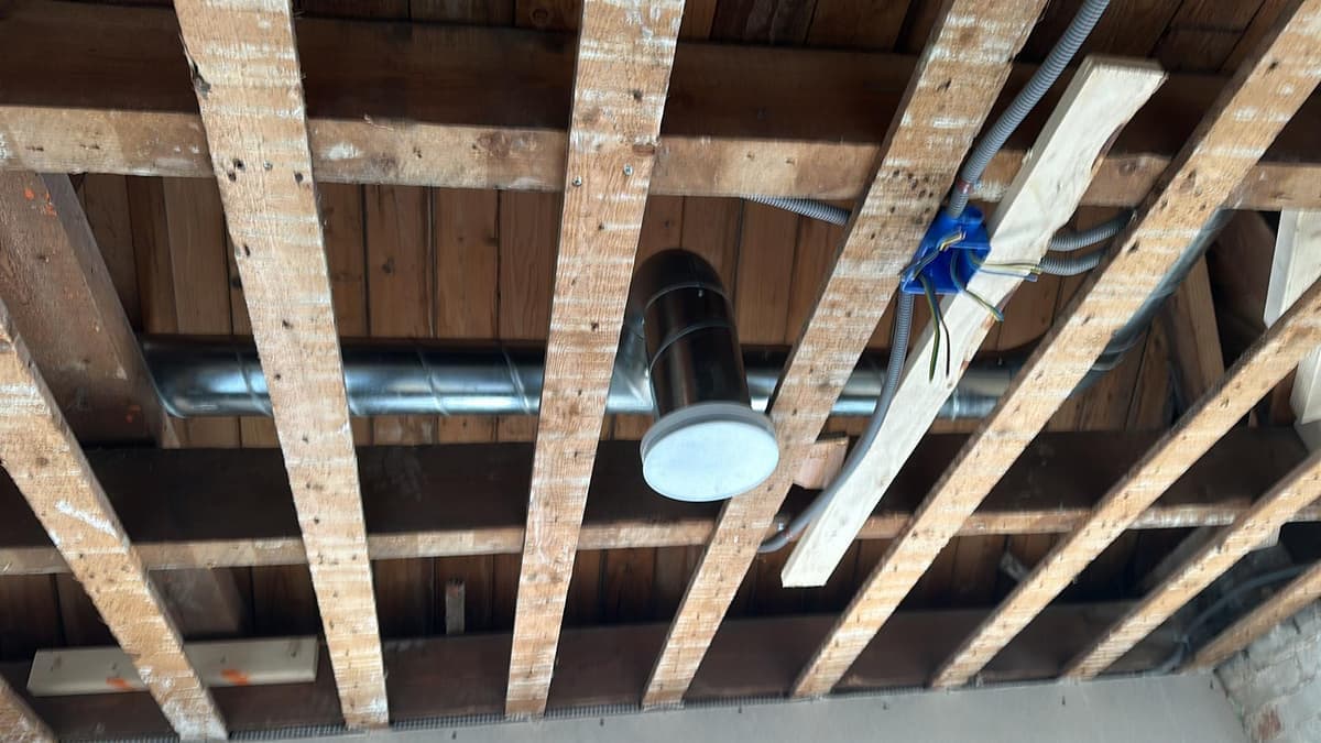 Installatie houten woning