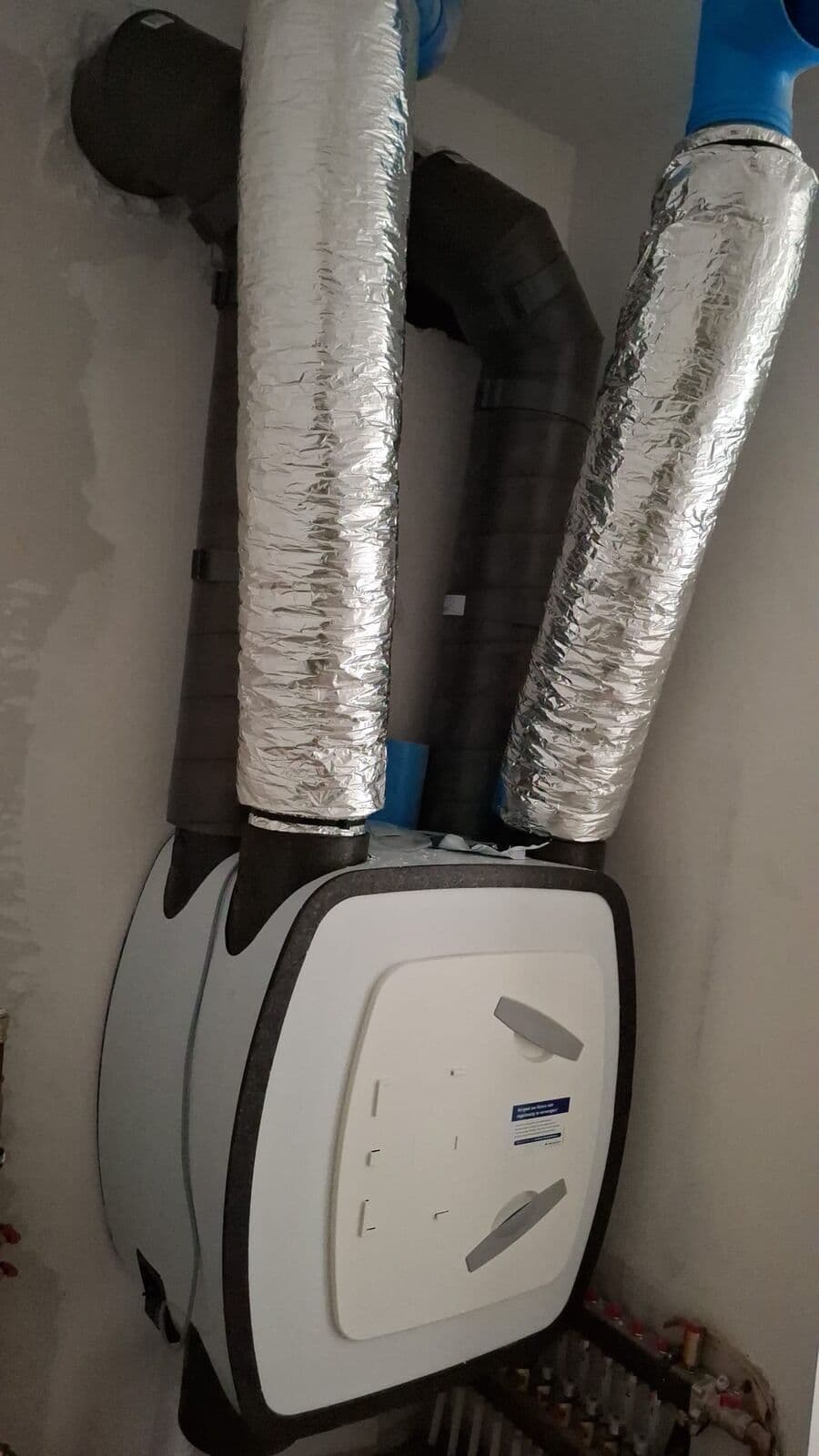 WTW-unit gemonteerd met geïsoleerde kanalen